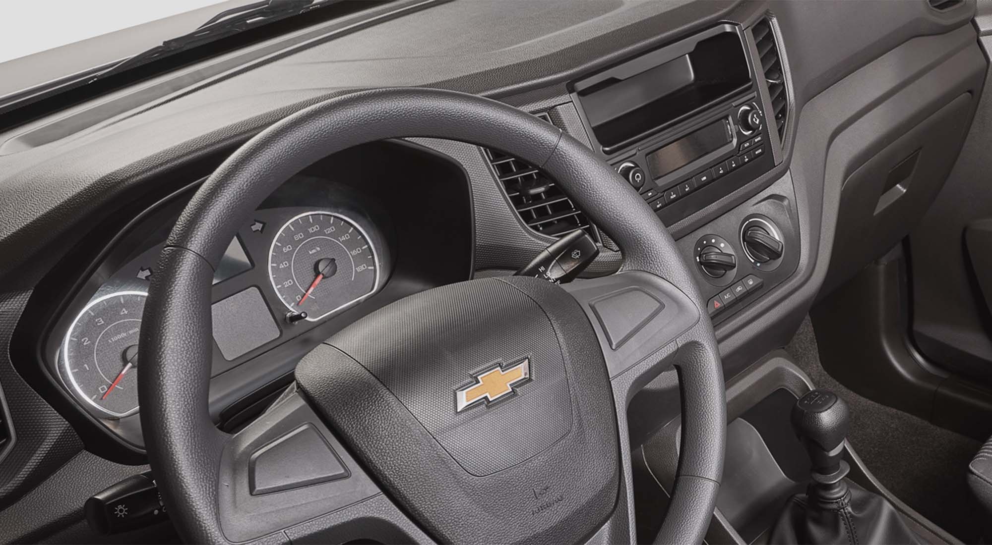 Chevrolet N400 pasajeros: volante ergonomico