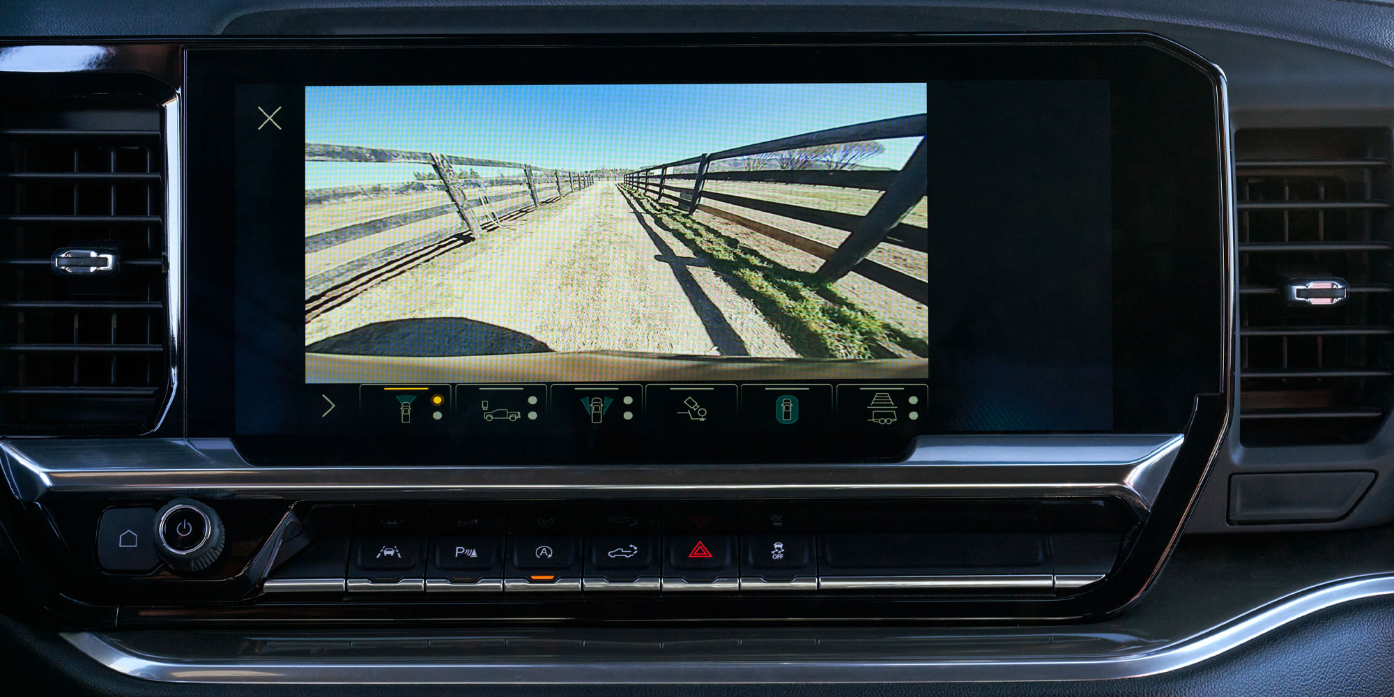 Pantalla Chevrolet Silverado con cámara de reversa off-road