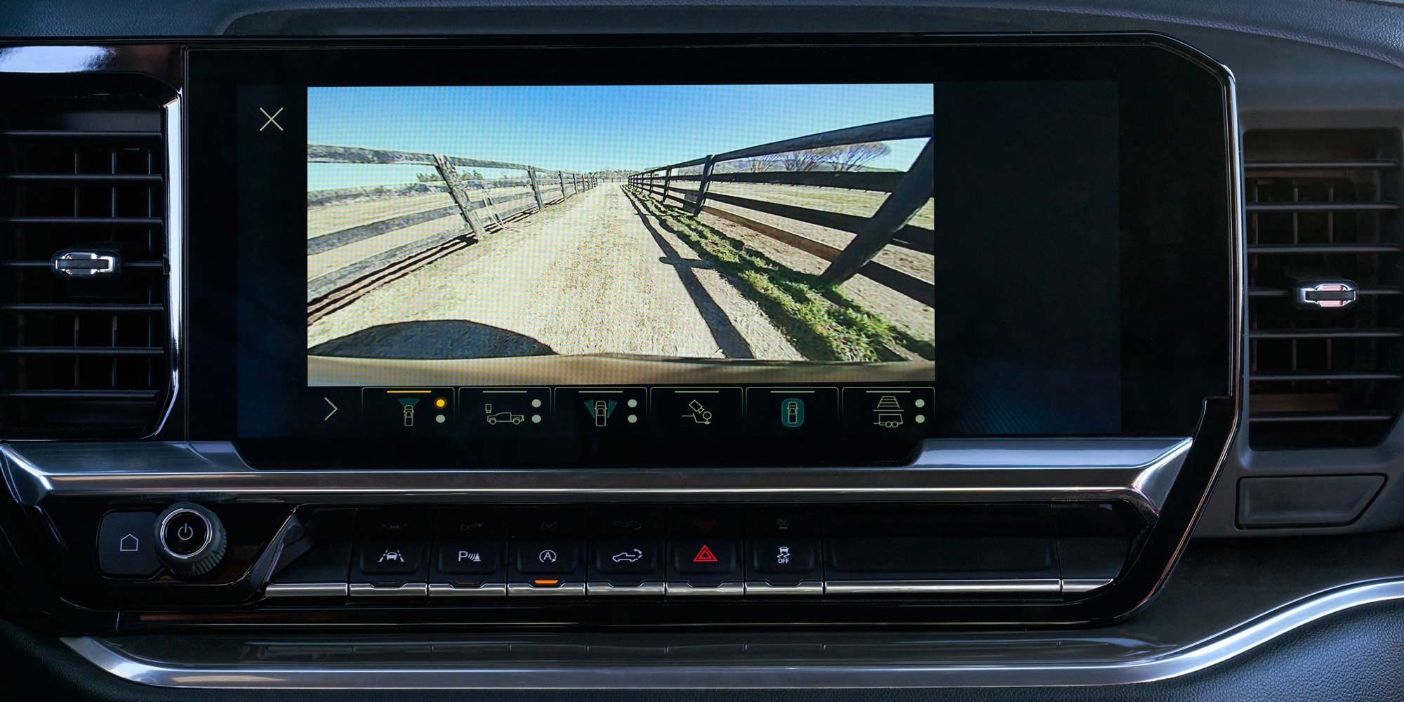 Pantalla Chevrolet Silverado con cámara de reversa off-road