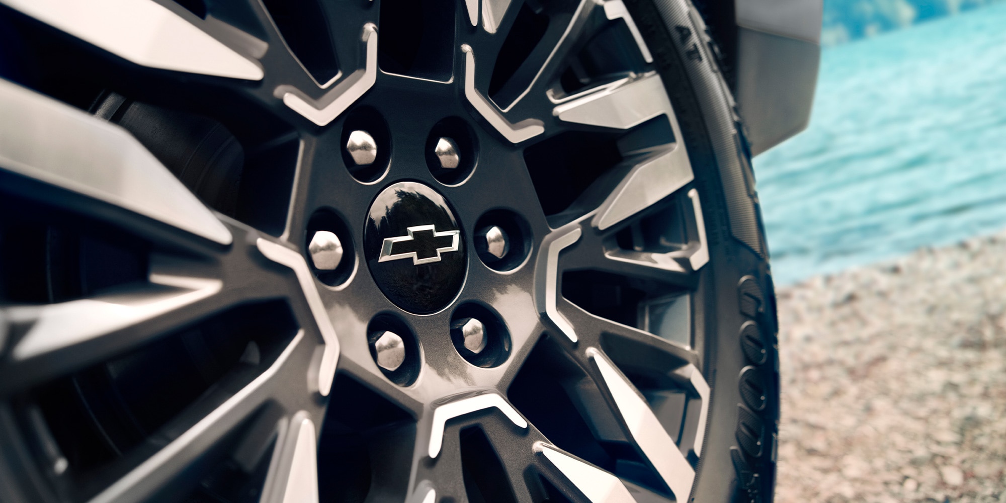 Rin de la Chevrolet Suburban Z71 con acabado premium